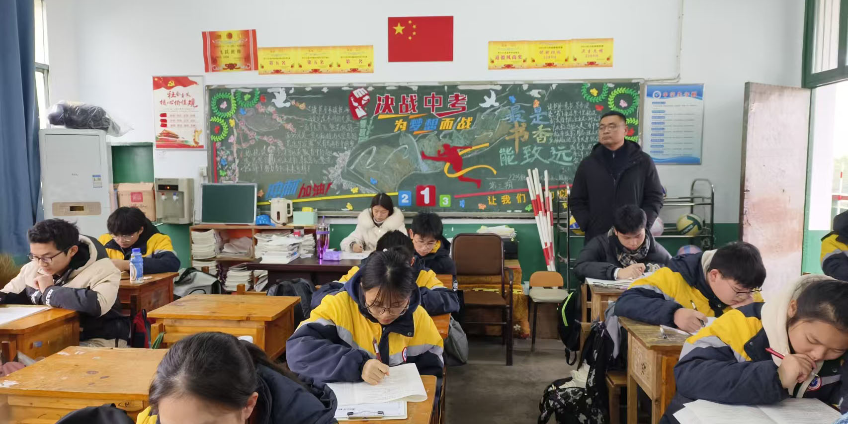 汉寿县詹乐贫中学：师生同考 以考促教