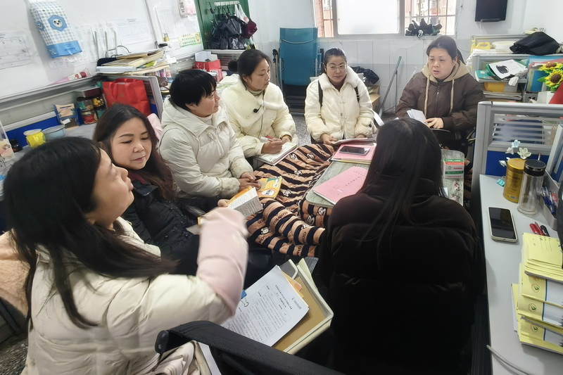 汉寿县教育局教研室对东正街小学六年级开展教学视导