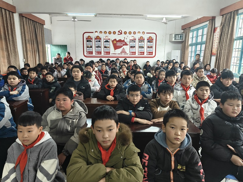 汉寿县岩嘴学校召开六年级学生动员会