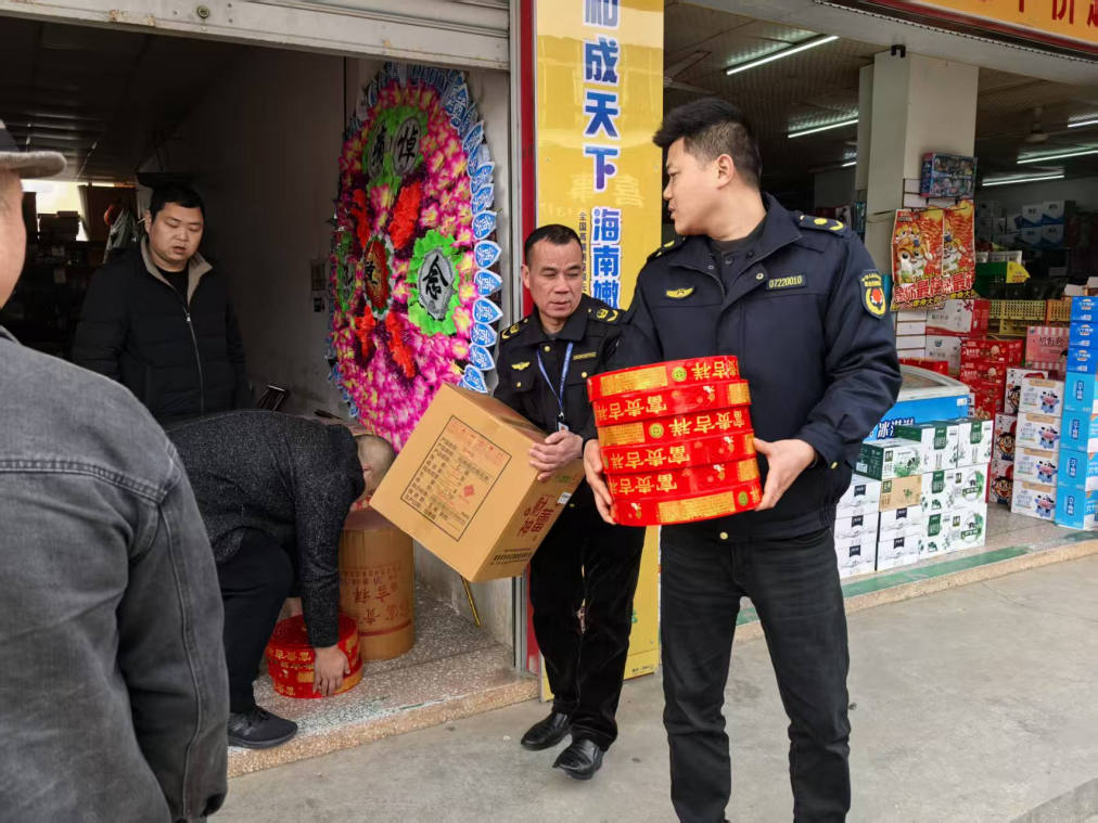汉寿县崔家桥镇开展烟花爆竹“打非治违”专项整治行动
