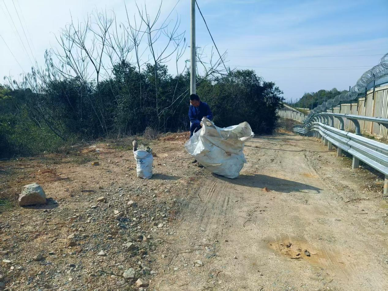 汉寿县崔家桥镇：净美家园齐发力 清淤疏渠焕新颜
