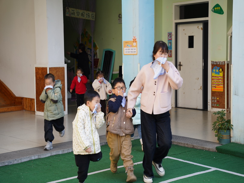 汉寿县机关幼儿园：开展2025年春季消防演练