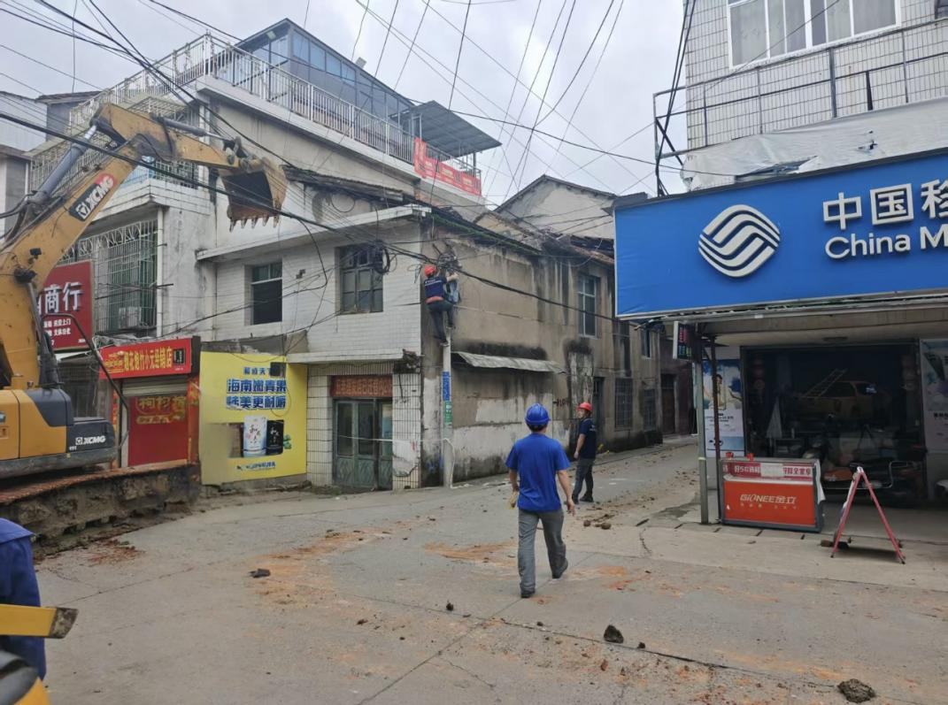 汉寿县聂家桥乡依法督促拆除重大安全隐患房屋，保障民众安全