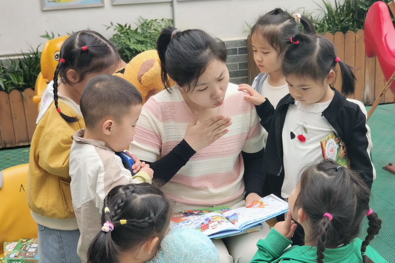 汉寿县安琪幼儿园开展 “阅享绘本故事  书香浸润安琪” 主题阅读活动