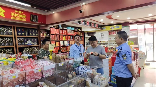 汉寿县罐头嘴镇开展食品安全专项检查行动 确保群众“舌尖上的安全”
