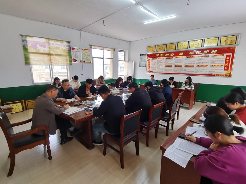 汉寿县朱家铺镇中学召开班科联席会