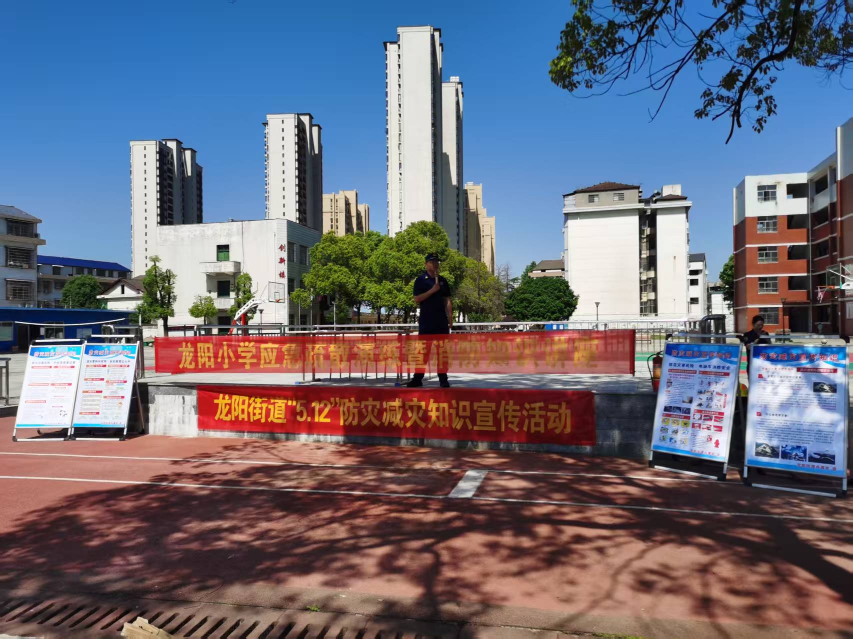 汉寿县龙阳街道联合县消防救援大队开展“5·12”防灾减灾宣传活动