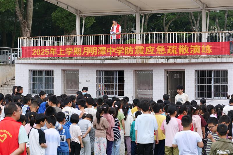汉寿县龙潭桥镇月明潭中学开展应急演练