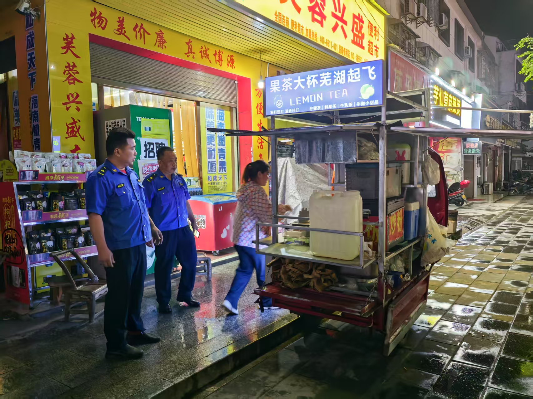 汉寿县城市管理和综合执法局：夜间护校护学、展现城管担当