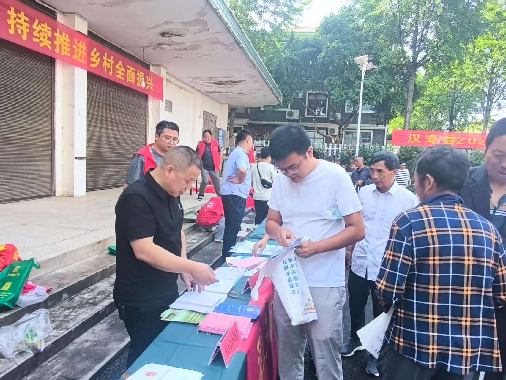 汉寿县农业农村局：开展农村土地承包法律法规政策宣传政务公开主题日活动