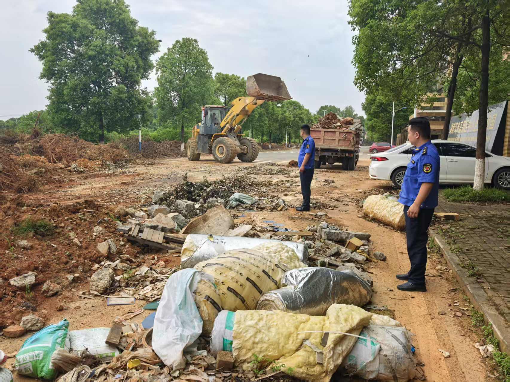 汉寿县城市管理和综合执法局：依法处置一起违规倾倒建筑垃圾事件