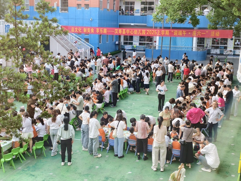 汉寿县中心幼儿园：萌娃巧手迎双节！这场幼儿园里的“食光派对”太有爱啦！