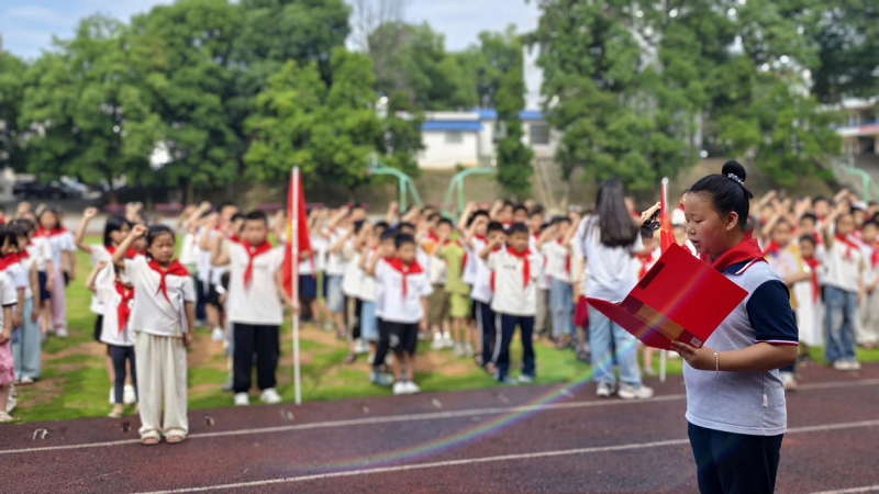 汉寿县太子庙学校举行一年级新队员入队仪式