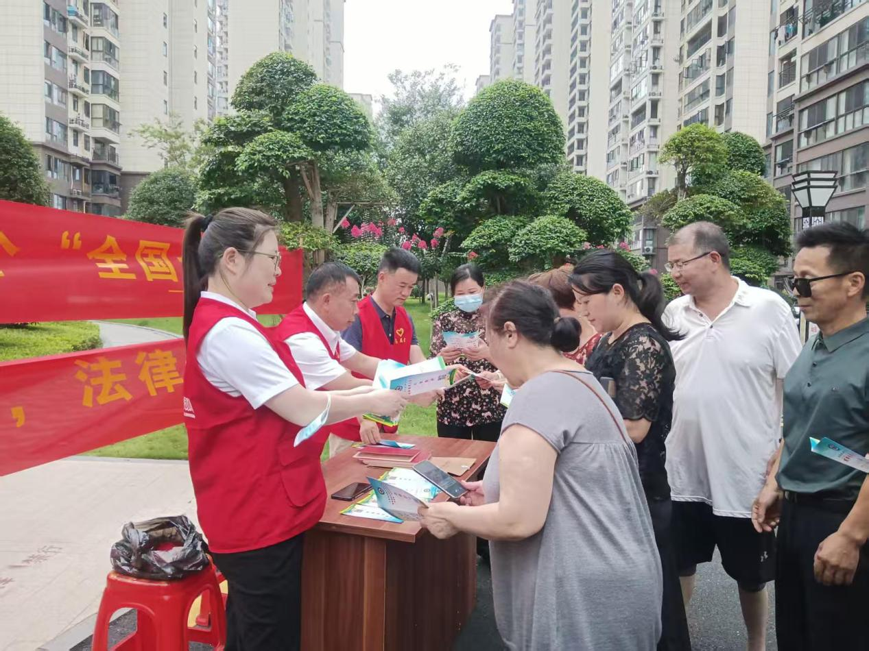 汉寿县自然资源局土地日开展不动产登记政策法规宣传活动