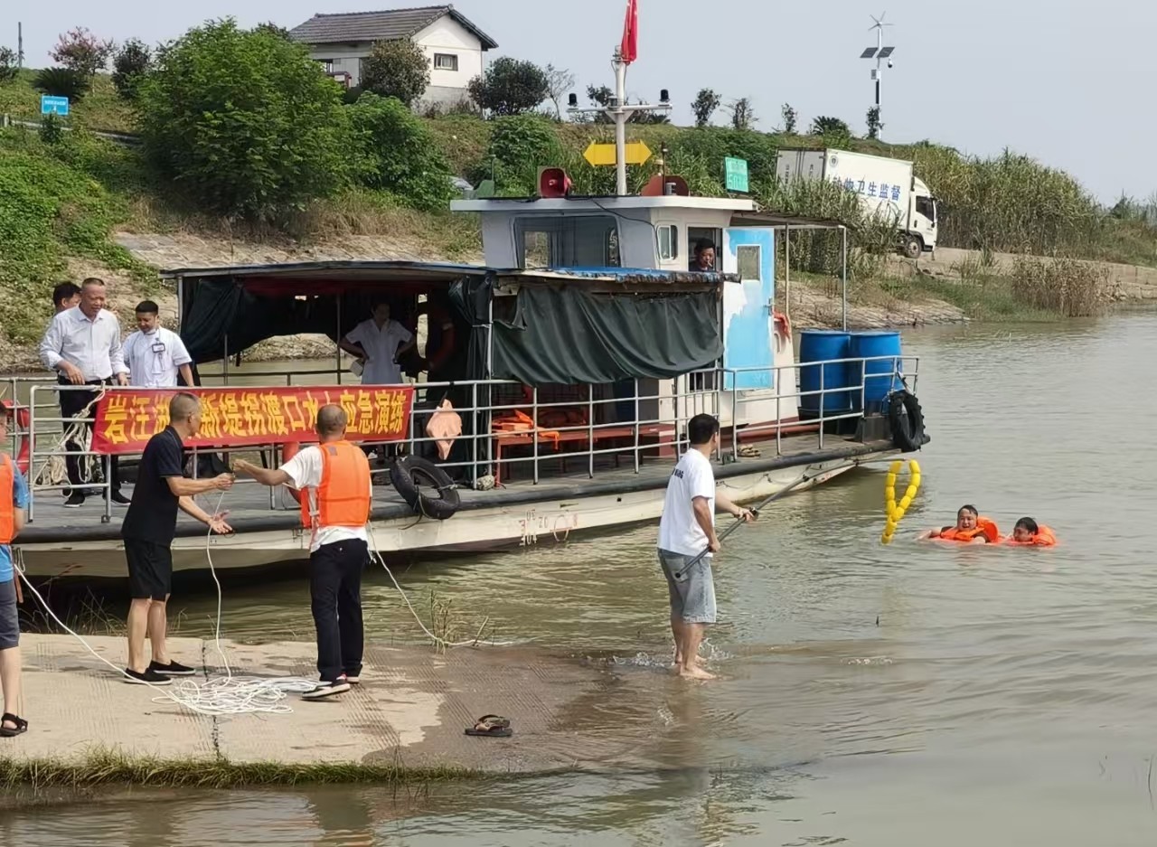 汉寿：岩汪湖镇开展水上应急演练