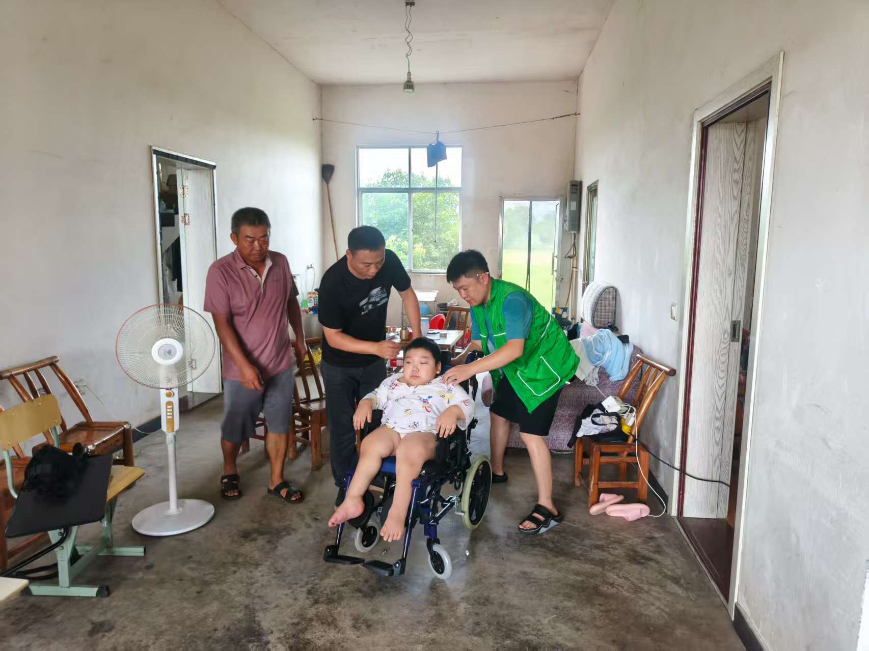 漢壽縣滄浪街道：關愛殘疾兒童 贈送暖心輪椅