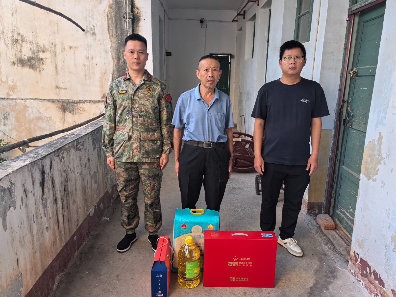 汉寿县岩汪湖镇：暖心慰问，情满“八一”