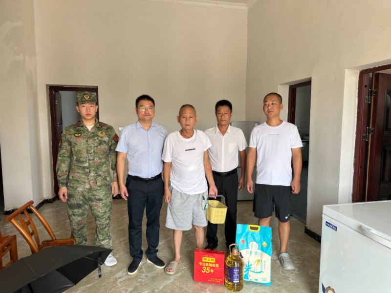 汉寿县朱家铺镇：“八一”慰问退役军人