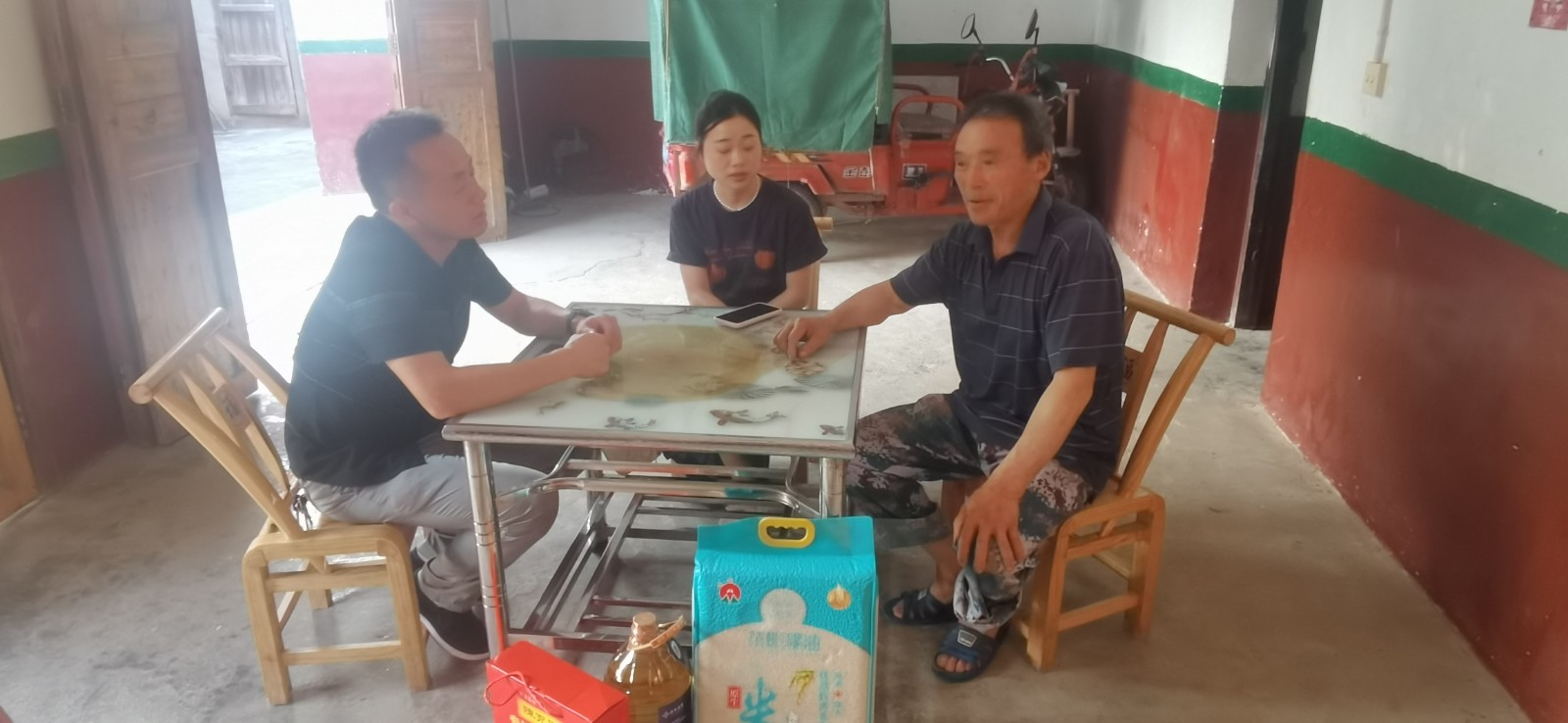 汉寿县蒋家嘴镇：“八一”慰问送关怀  情暖退役军人心