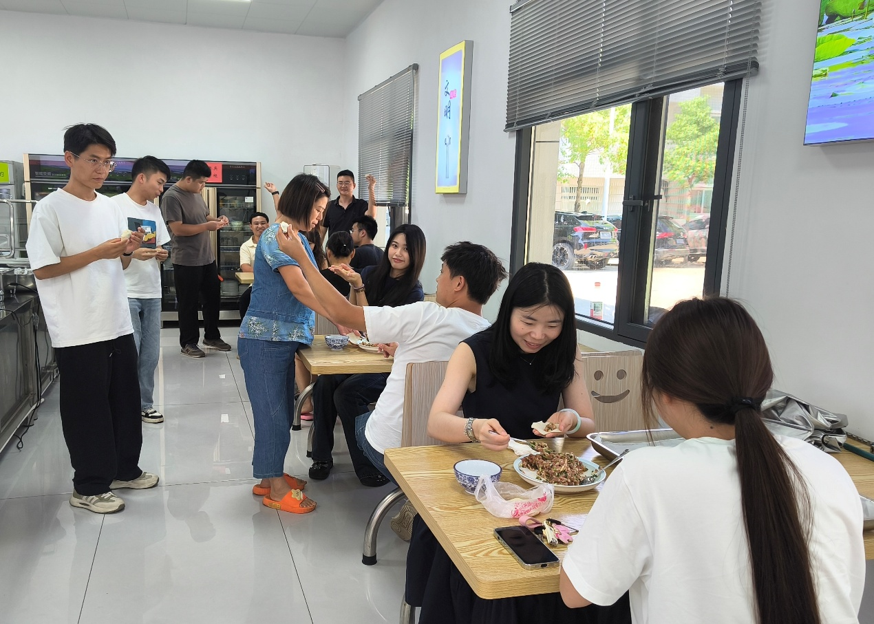漢壽縣洲口鎮(zhèn)：七夕包餃子話情誼 年輕干部共度溫馨佳節(jié)