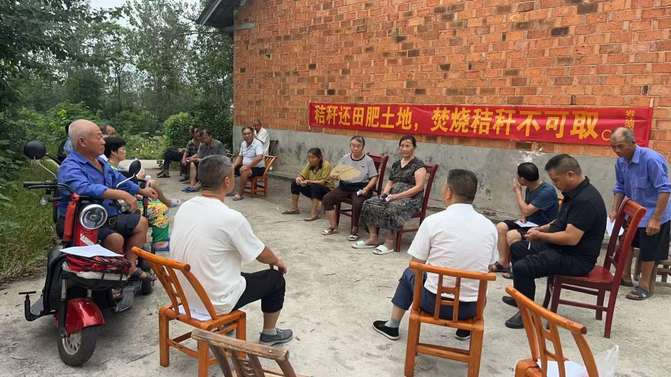 汉寿县岩汪湖镇：严抓秸秆禁烧  共护蓝天净土