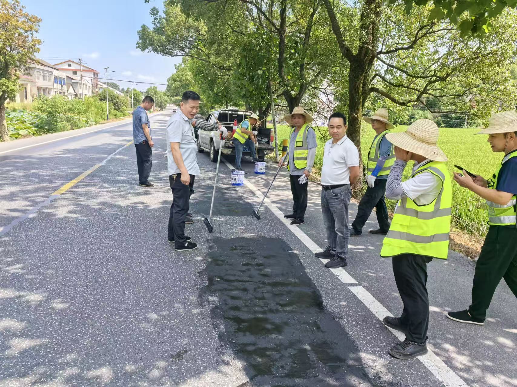 汉寿县公路建设养护中心：抢抓秋季好时节 公路养护正当时
