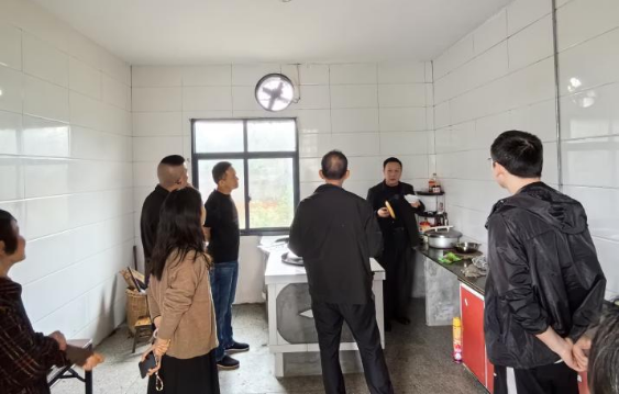 汉寿县蒋家嘴镇：联合检查，筑牢双节安全防护网