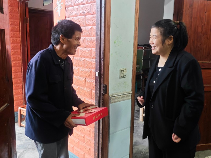 汉寿县朱家铺镇：情暖双节  共话振兴