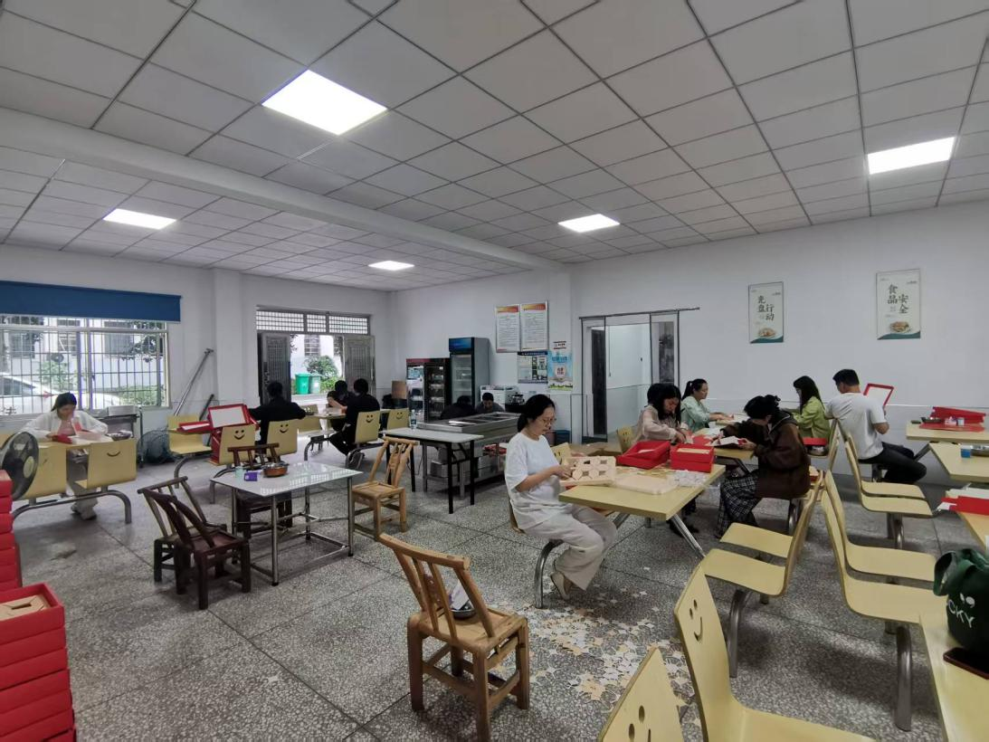 【我们的节日·中秋】汉寿县聂家桥乡：月饼香里话家常，帮扶慰问暖人心