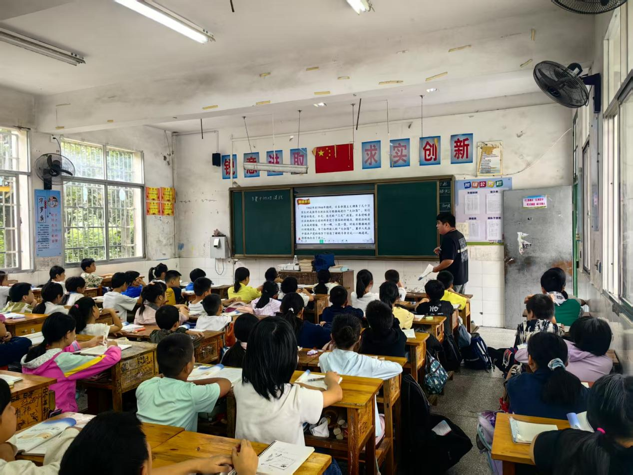 汉寿县教育局教研室到洲口镇中学开展教学视导工作