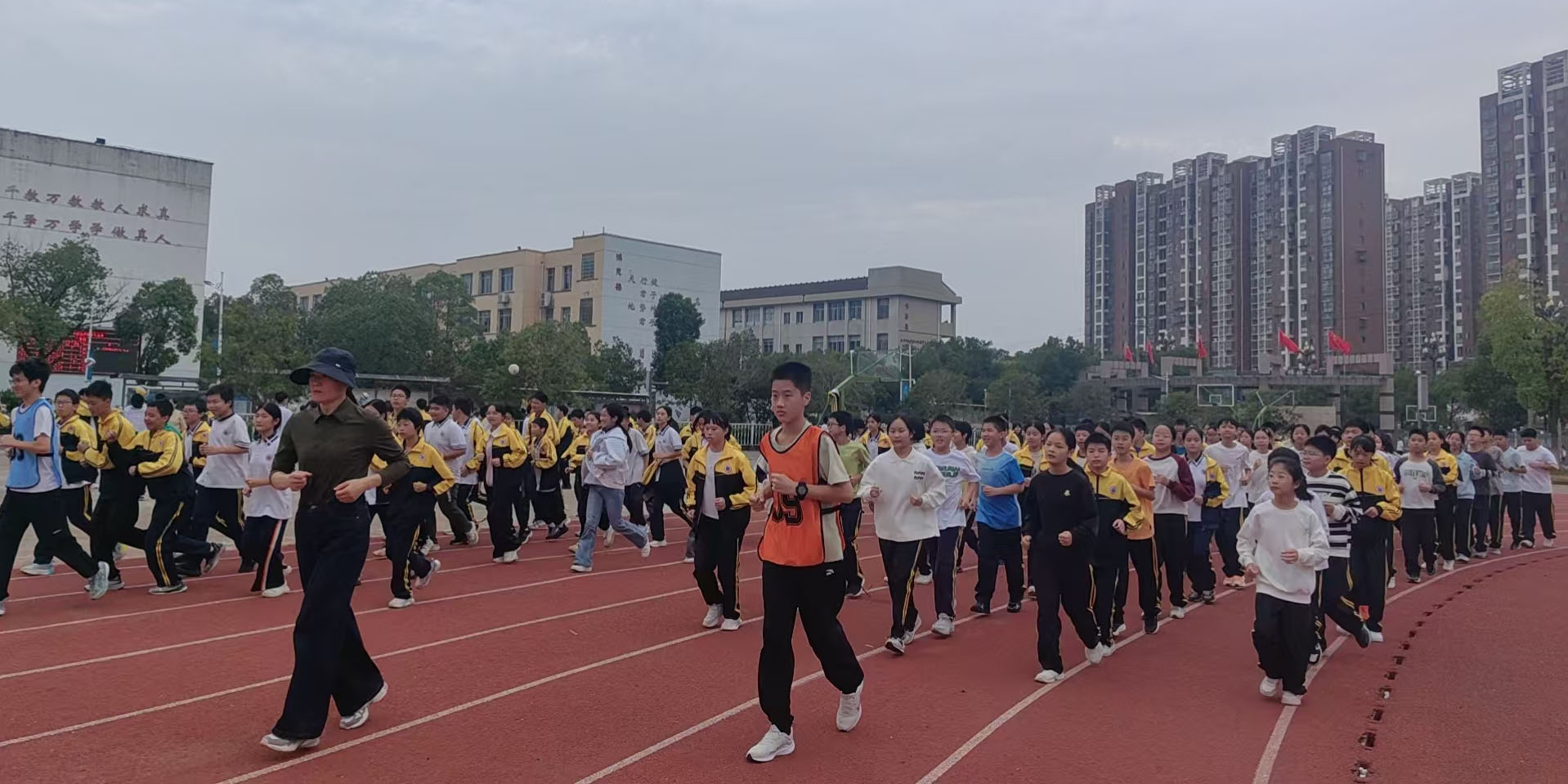 汉寿县詹乐贫中学：校园跃动青春韵律 大课间跑操展现蓬勃新风