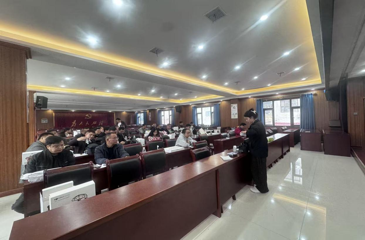 汉寿县崔家桥镇开展无人机培训 赋能秸秆禁烧巡查