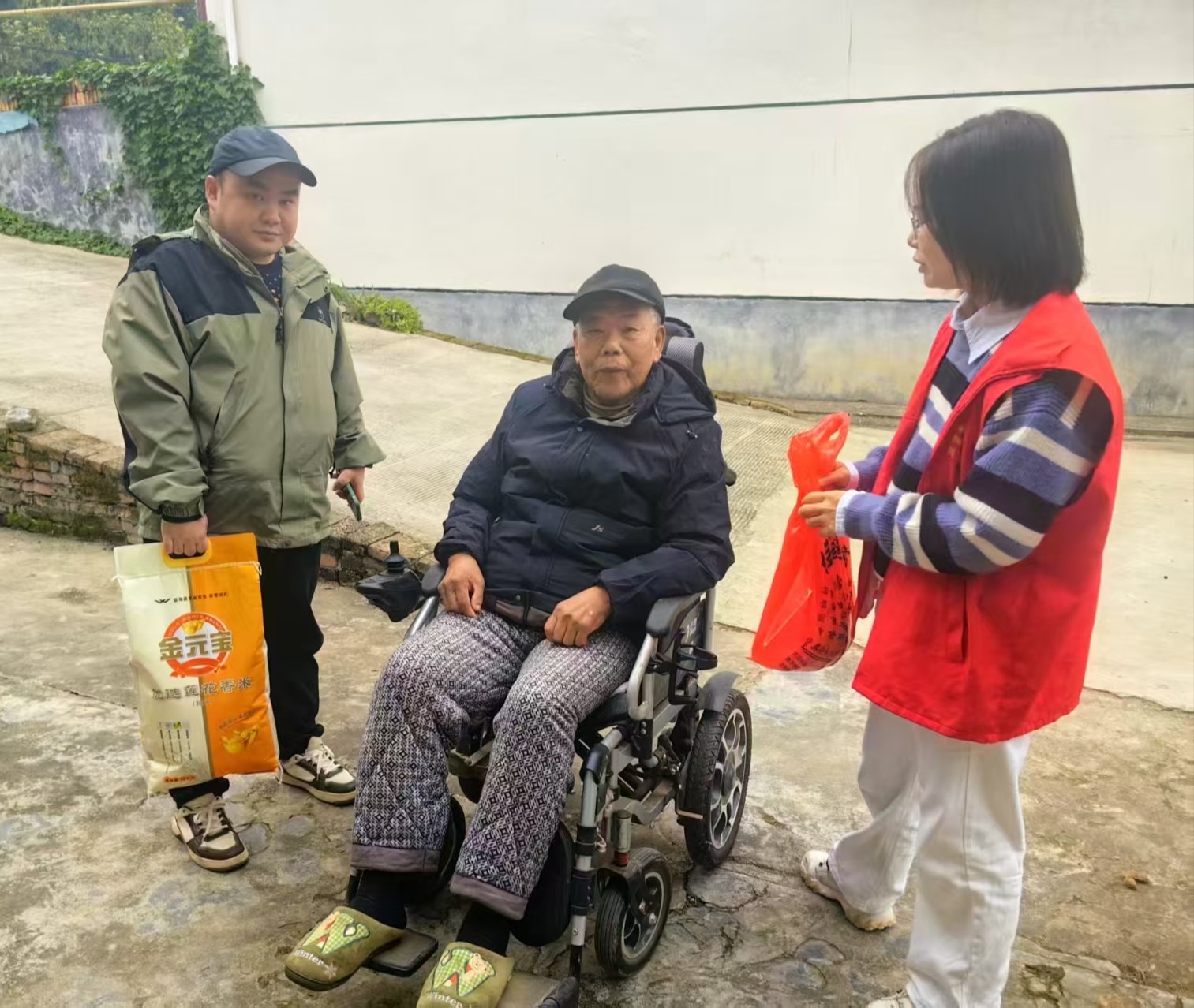 汉寿：岩汪湖镇开展重阳敬老活动