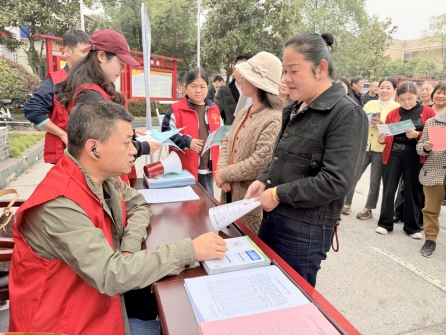 汉寿县洋淘湖镇：“温暖社保”进万家，服务群众零距离