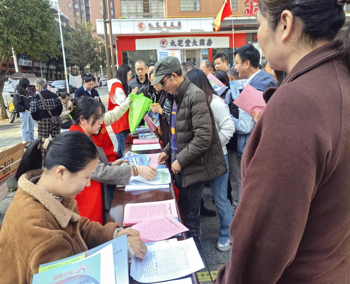 汉寿县太子庙镇开展”社保服务进万家”主题宣传活动