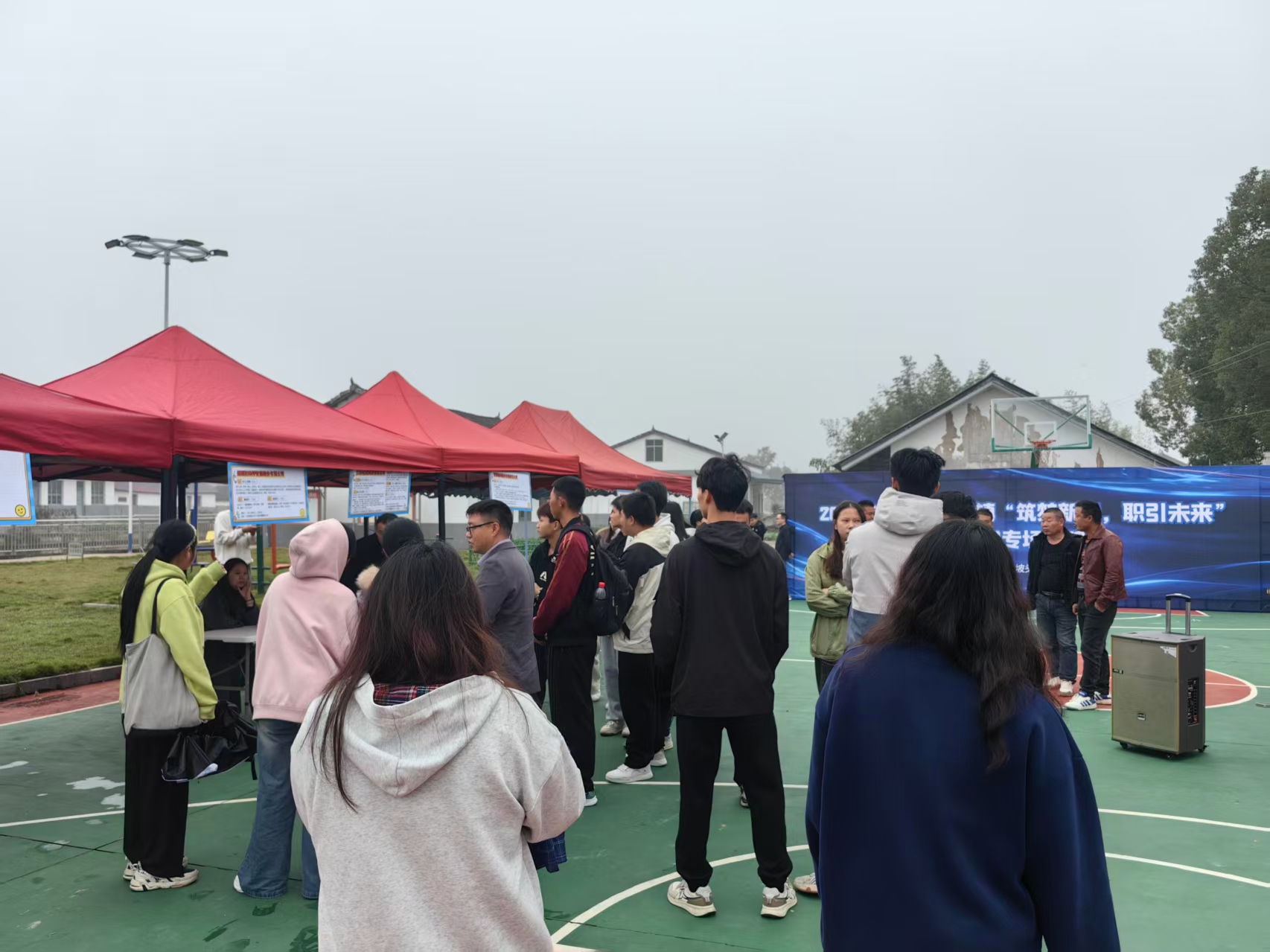 汉寿县坡头镇：举办退捕渔民专场招聘会