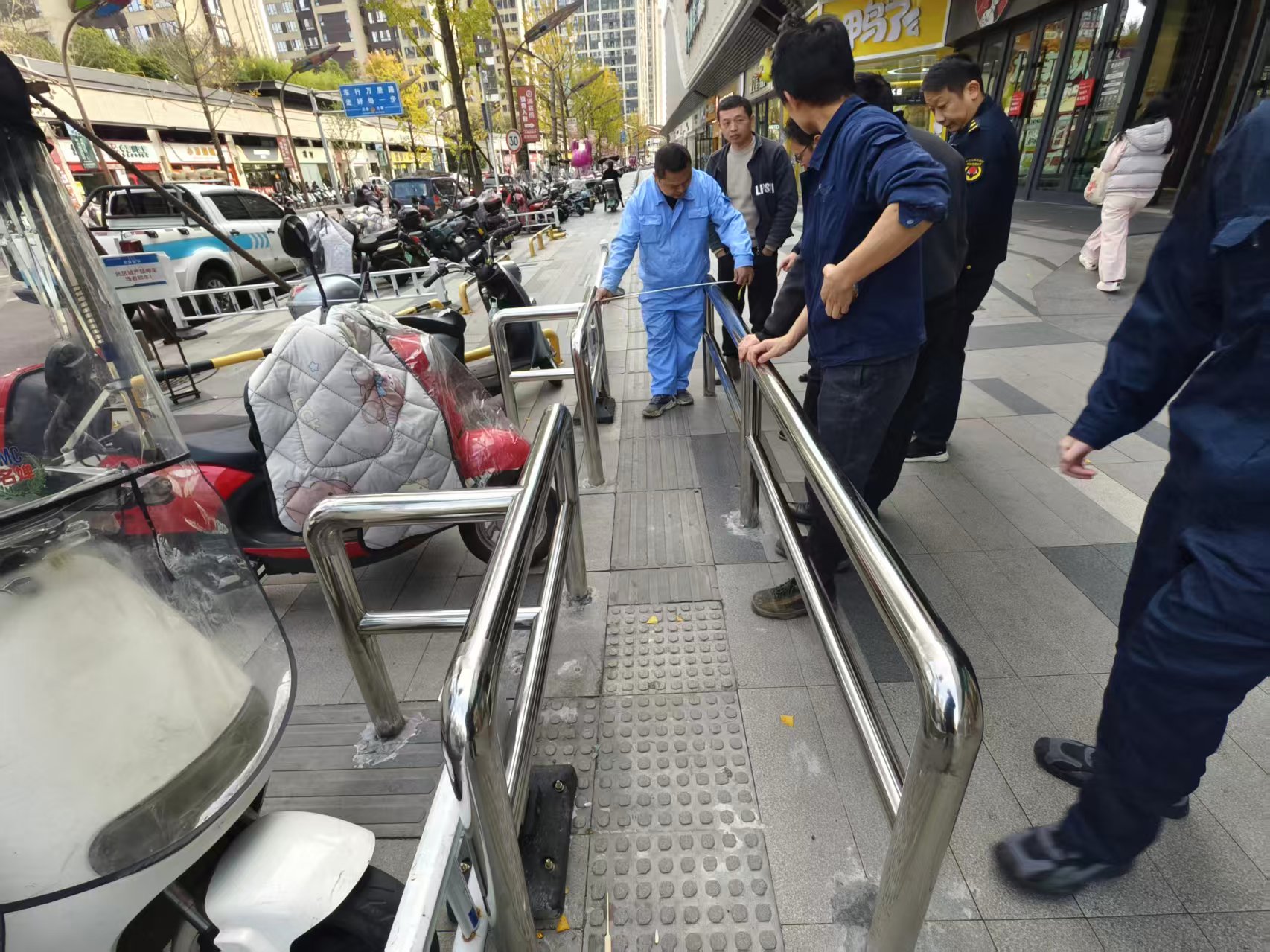 汉寿县城市管理和综合执法局：暖心破除通行壁垒   助力打造无障碍环境