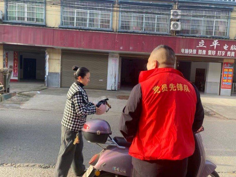 汉寿县朱家铺镇：开展交通劝导 筑牢安全防线