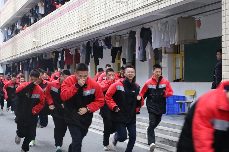 汉寿二中开展2025年下学期防震防火应急疏散演练