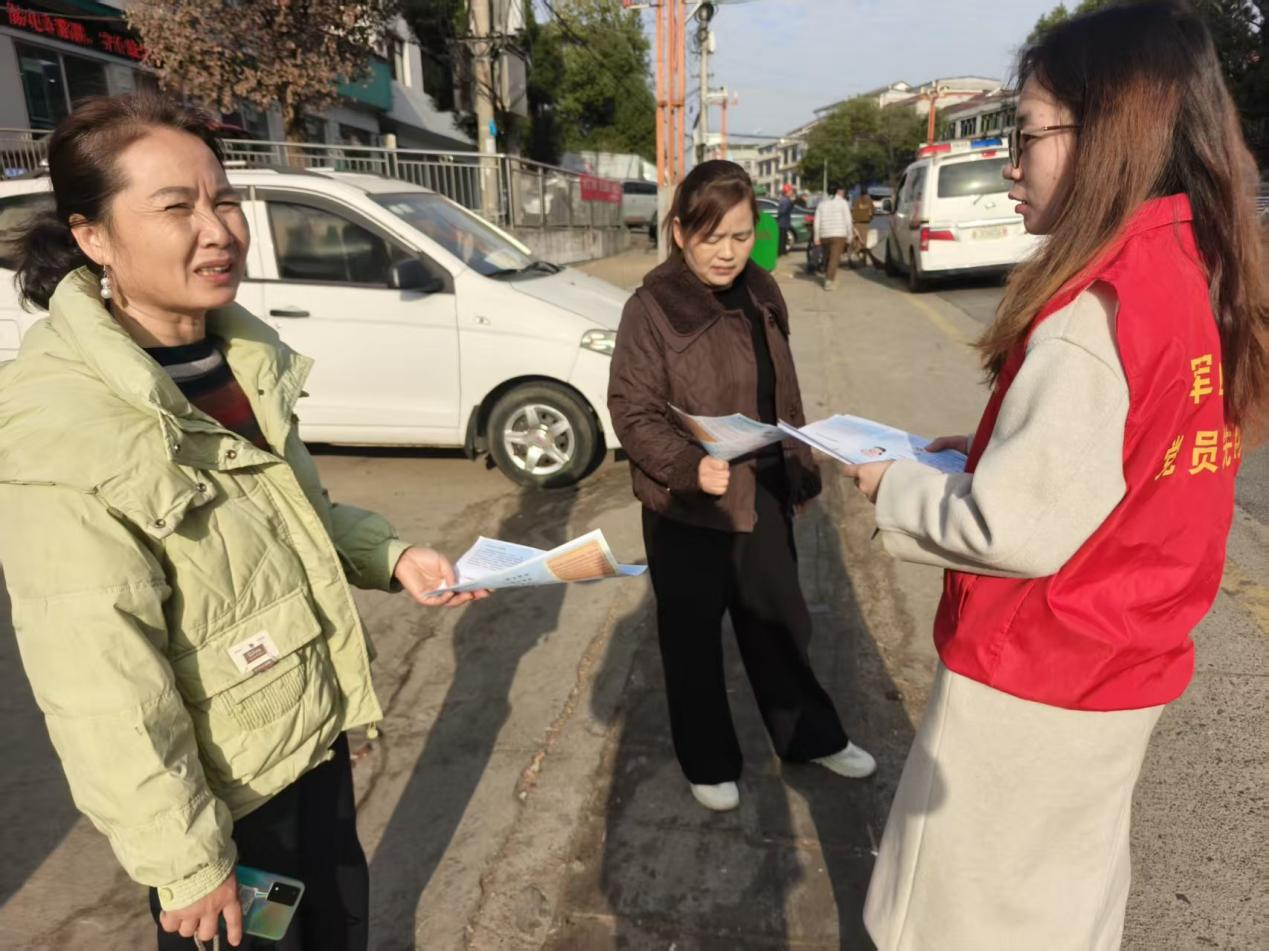 汉寿县军山铺镇开展“世界艾滋病日”主题宣传 筑牢全民防艾防线