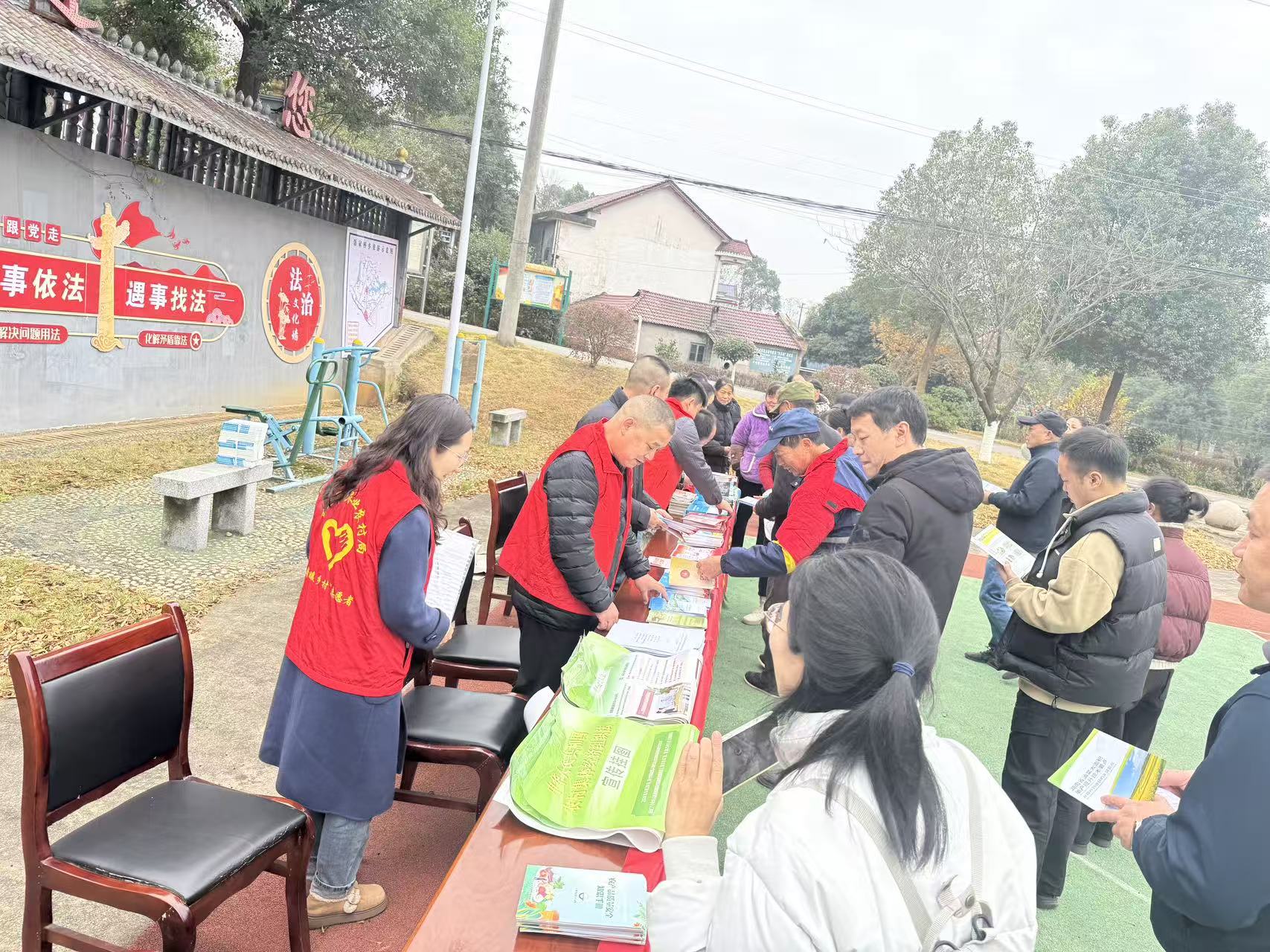 汉寿县开展宪法进农村活动 送法上门惠及千名村民