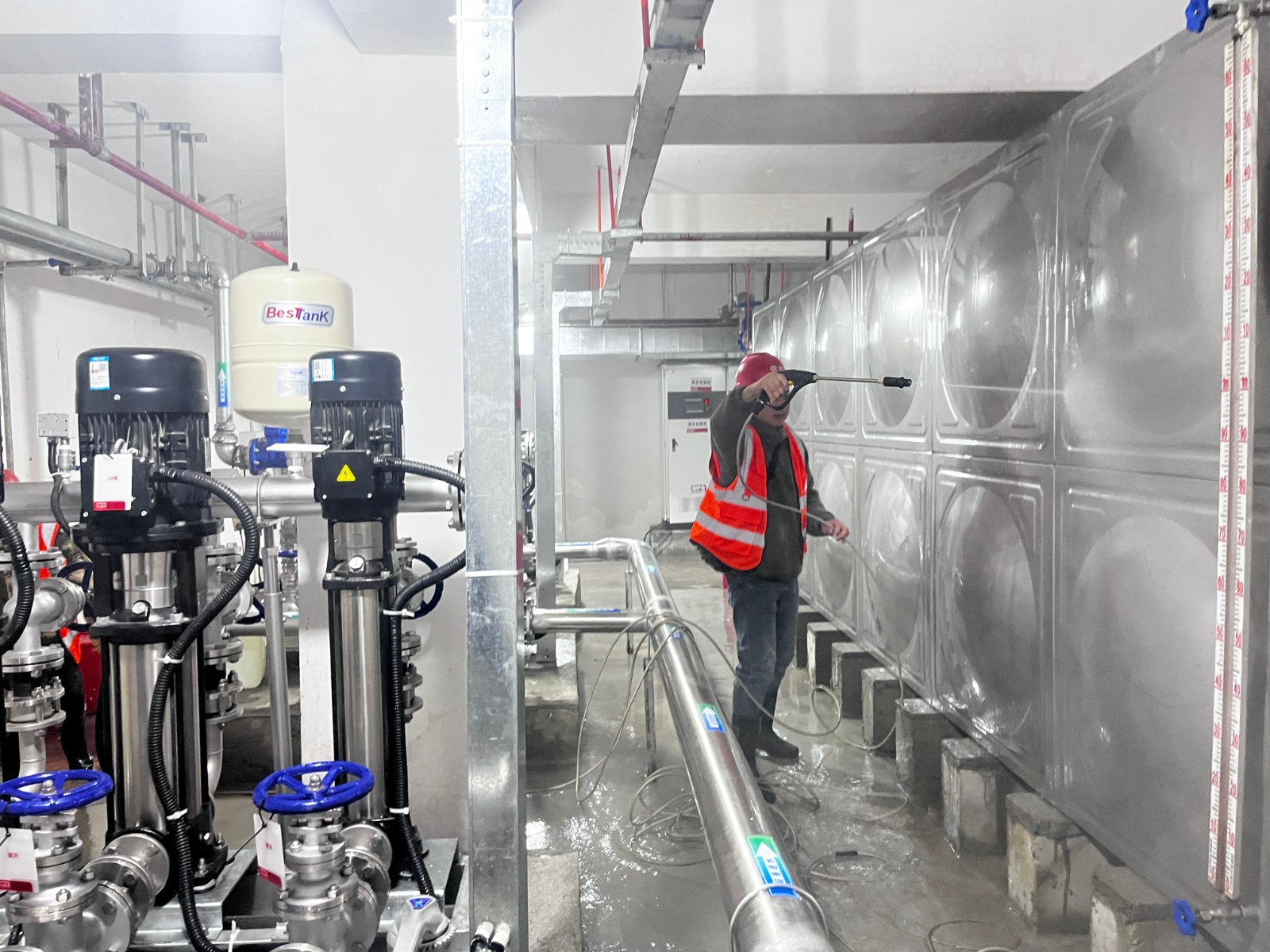 汉寿县自来水有限公司筑牢二次供水防线  居民喝上“放心水”