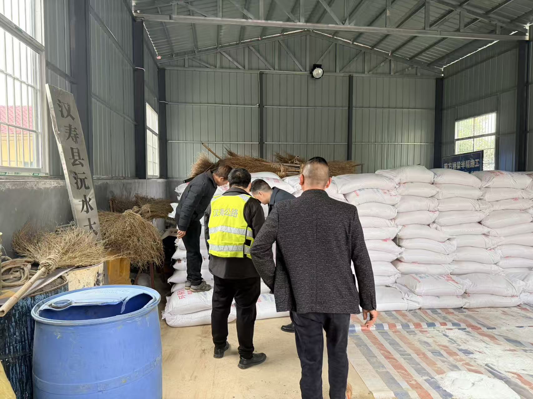 汉寿县公路建设养护中心： 积极应对极端天气，切实保障交通出行安全