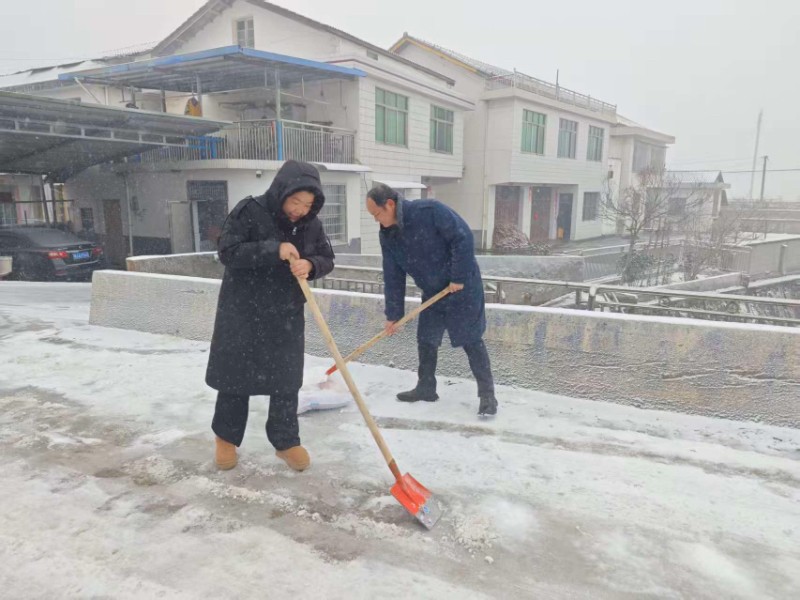 汉寿县朱家铺镇：以雪为令齐上阵 铲冰除雪保畅通