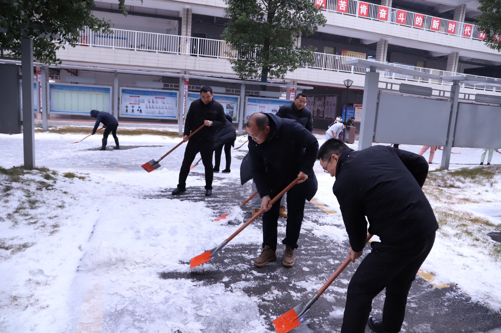 汉寿一中：党员干部带头行动，筑牢校园安全防线