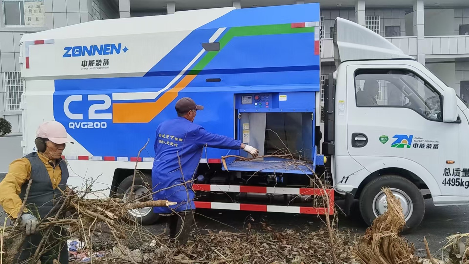 汉寿县洲口镇：移动粉碎机显威力 农林废弃物“变废为宝”