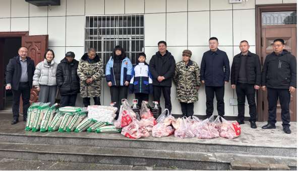 【新春走基层】汉寿县毛家滩回维乡新春送暖：爱心人士赴敬老院慰问，猪肉大米牛奶满载温情