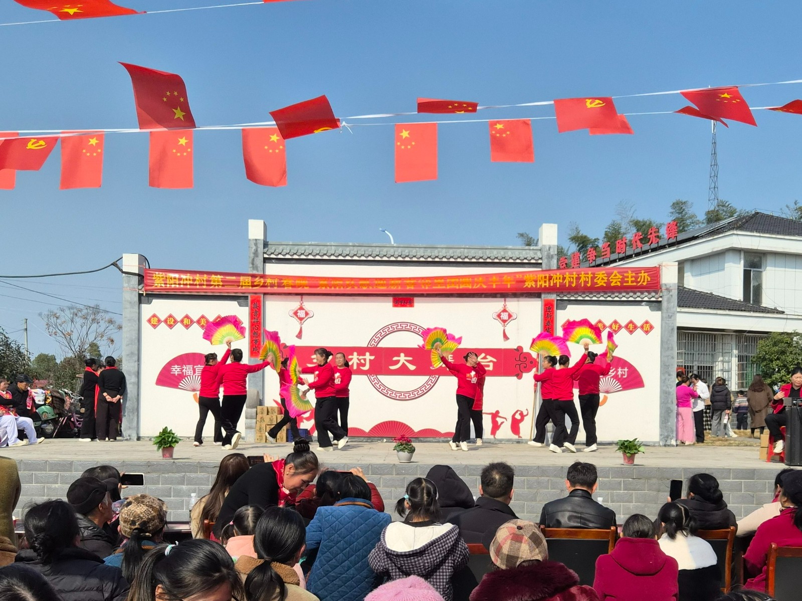 汉寿县蒋家嘴镇乡村春晚火热上演：大鼓震春雷、旗舞颂祖国、歌声话振兴