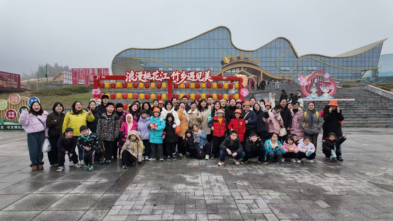 汉寿一中：开展以“巾帼心向党·奋进新征程”为主题的一日春游活动