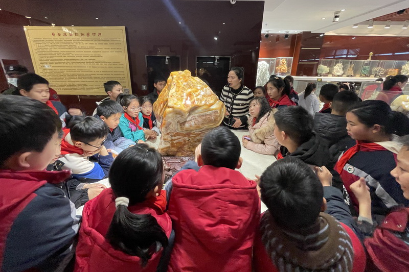 汉寿县东正街小学：五年级开展博汉奇石博物馆研学实践活动